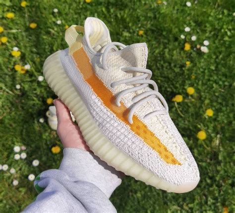 yeezy boost 350 v2 light